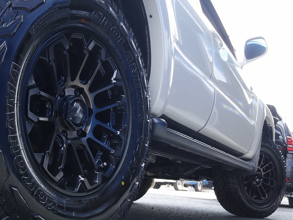 タイヤ・ホイールで全体の印象がガラリと変わります☆