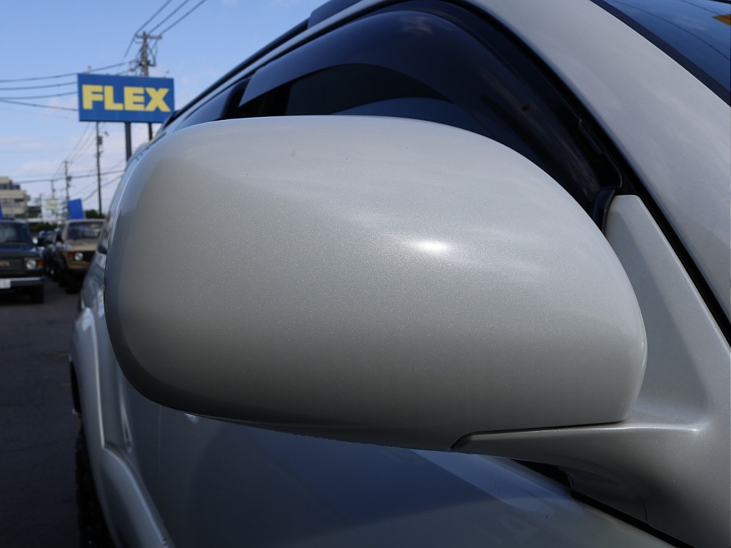 サイドミラー！ボディと同色になります！