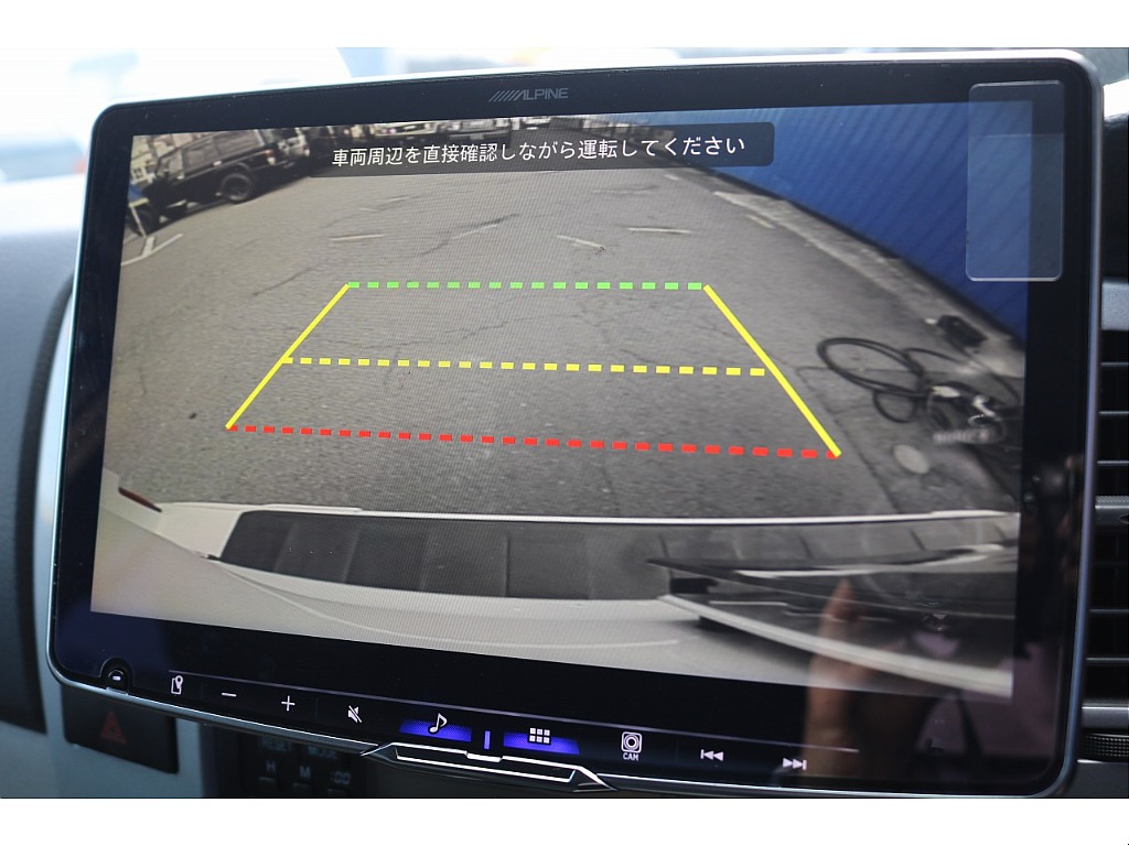 安心のバックカメラ付き