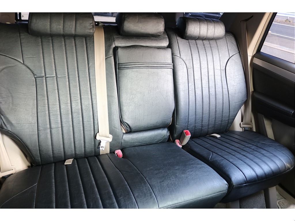 セカンドシートはチャイルドシートの装着も、もちろん可能です。ファミリーカーとして使う場合もお手入れのしやすいシートカバーは重宝すること間違いなしです♪