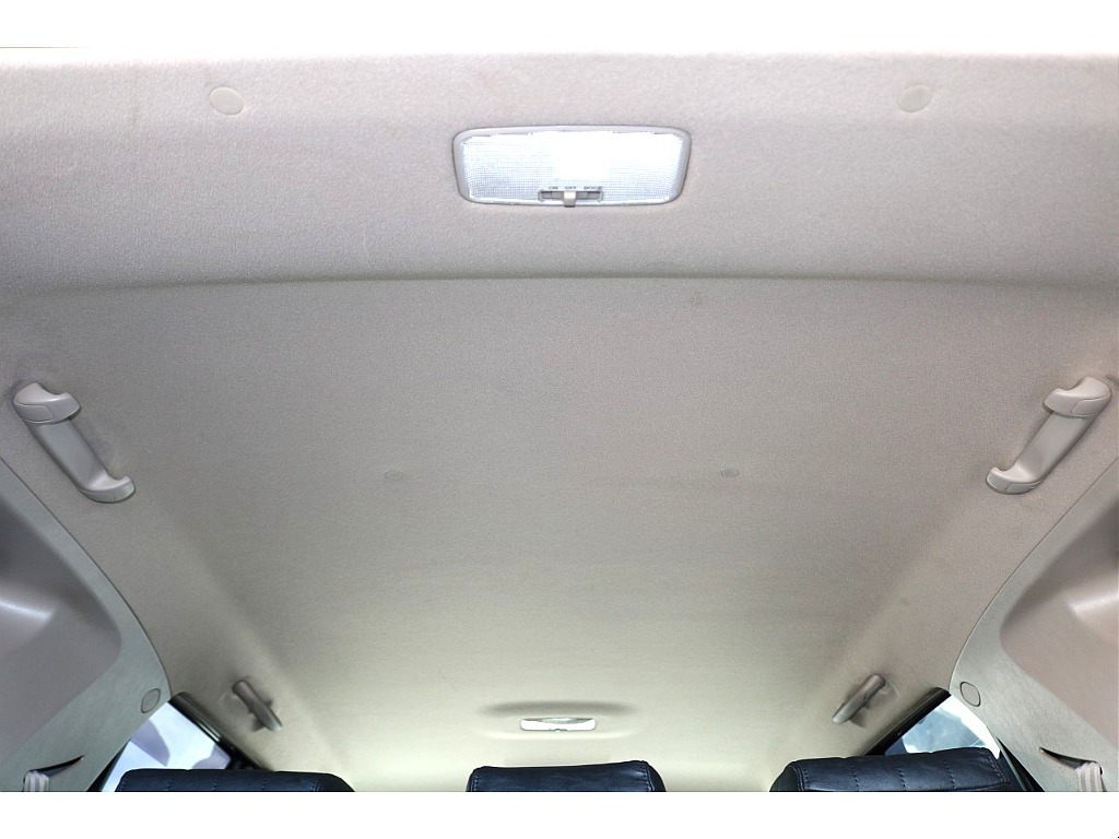 天張りになります！中古車ではたまにヤニ汚れで真っ黒なお車などもありますので中古車選びでは重要なチェックポイントです！