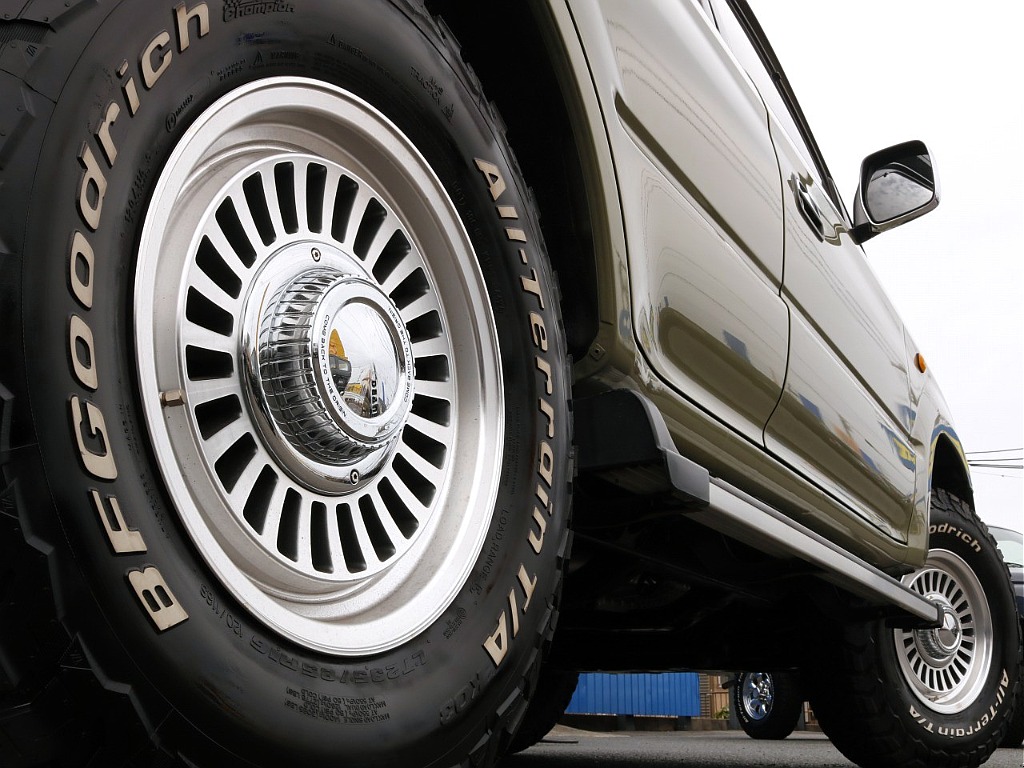 タイヤ・ホイールで全体の印象がガラリと変わりますね！