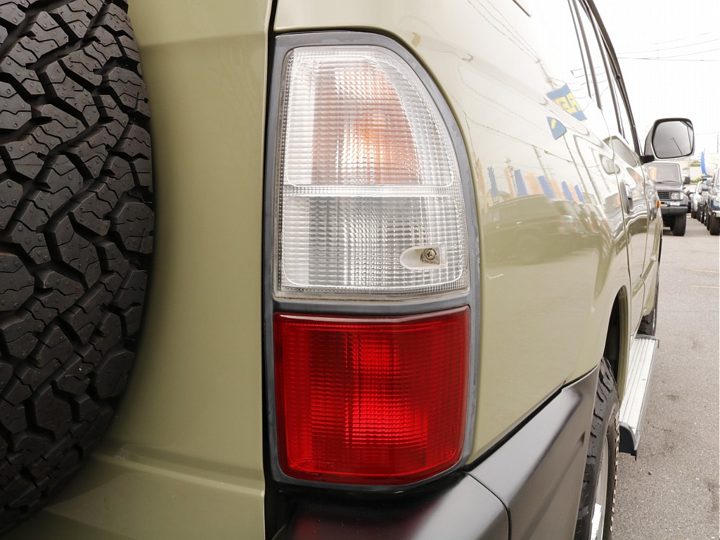 2色テールレンズになります◎