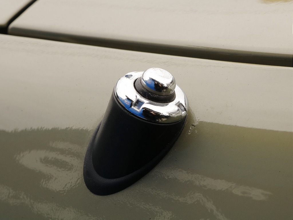 アンテナはボタン一つで出し入れ可能です！