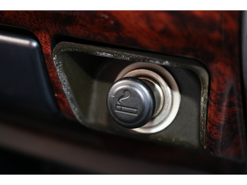 お電話やメールにてお車のご説明、ご覧になりたい箇所の追加画像、お見積書の郵送、と当店スタッフが丁寧に対応させていただきます♪