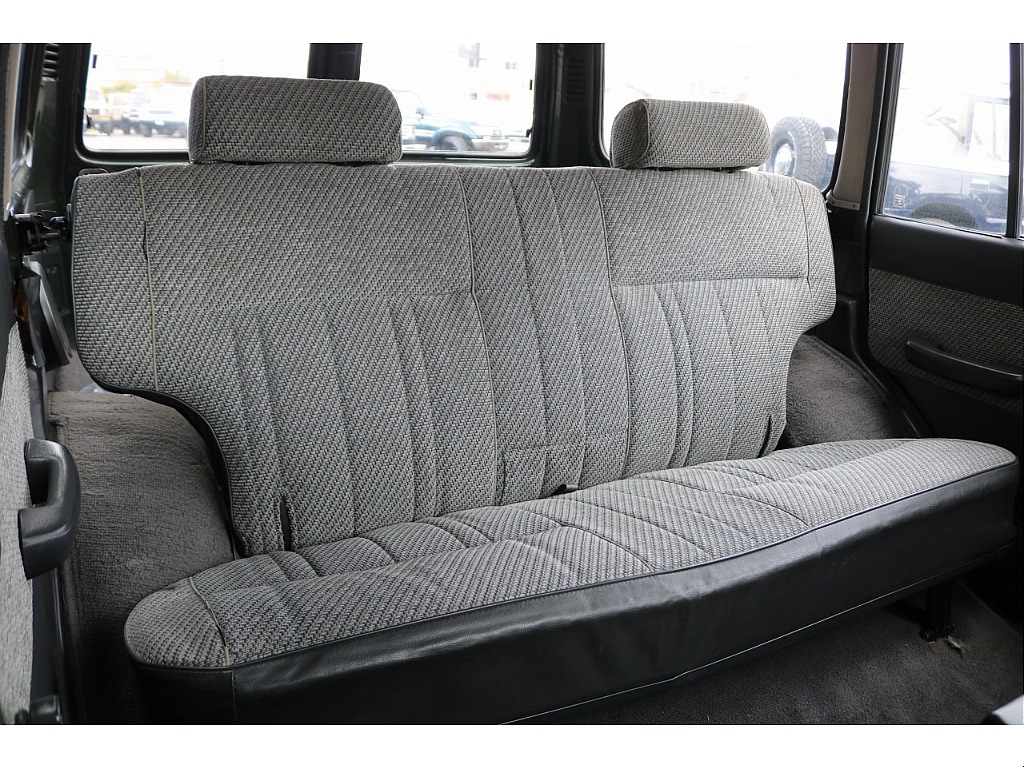セカンドシートになります！シートカバーのカスタムも可能です！お考えの方はお気軽にご相談ください☆