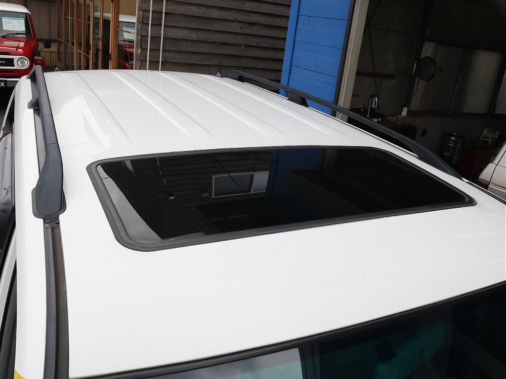 ルーフのペイントも綺麗な状態になります！！車の中でもたうさん日が当たる部分のなるので綺麗だと安心感がありますよね！