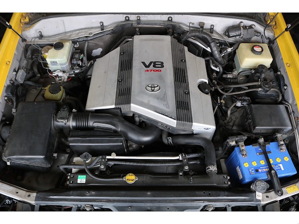 エンジンルームは御覧の通りです。