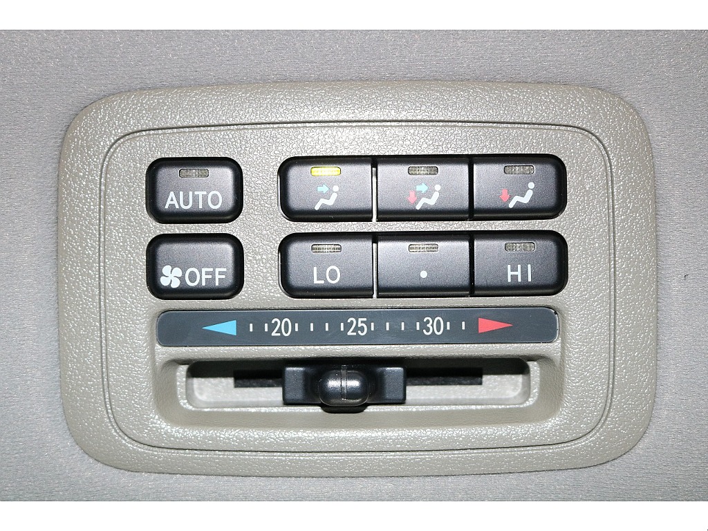 後部座席エアコンパネル