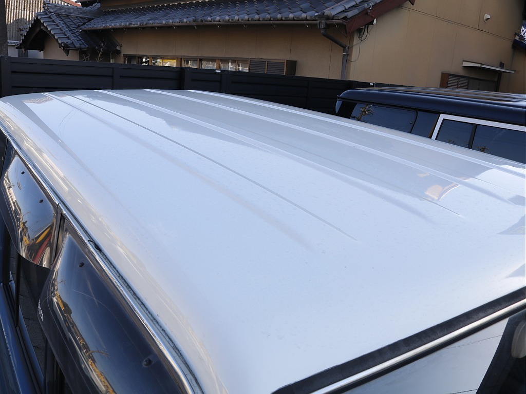 ルーフのペイントも綺麗な状態になります！！車の中でもたうさん日が当たる部分のなるので綺麗だと安心感がありますよね！