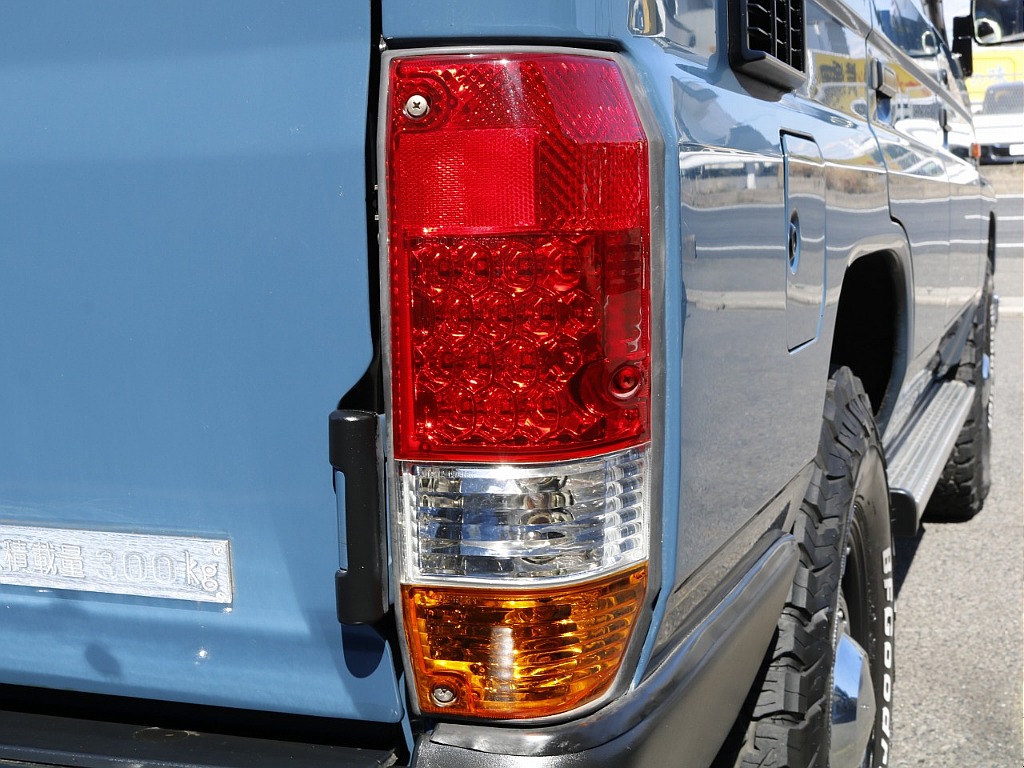 ３色テールランプ