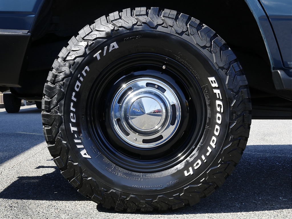 タイヤホイールははDEANクロスカントリーです