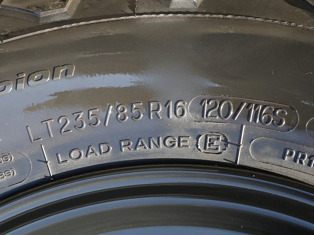 タイヤはBFグッドリッチ　KO2（235/85/16）となります