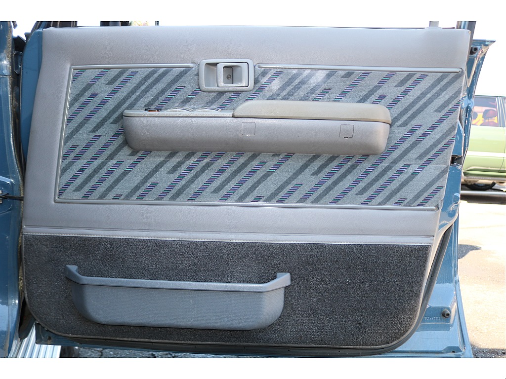 運転席の内張り