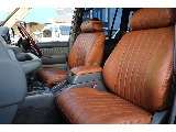 ブラウンシートカバーで車内が明るい雰囲気になりました。