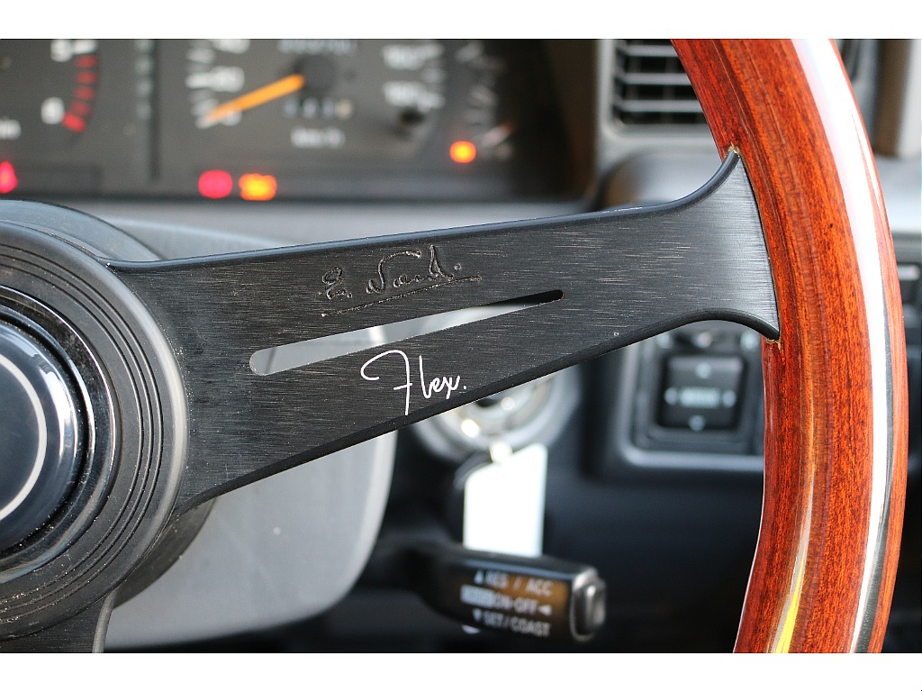 【新品】NARDIステアリング