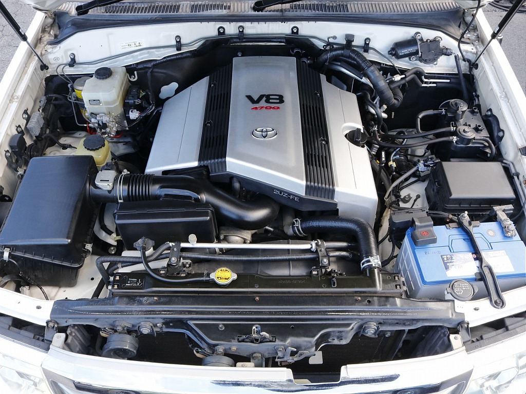 エンジンルームの状態も良いです♪