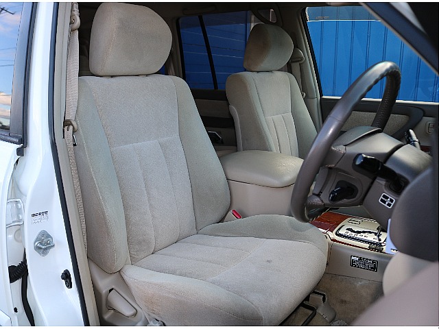 運転席はオーナー様の特別空間♪乗り心地最高の車内作りも全力でお手伝いします。