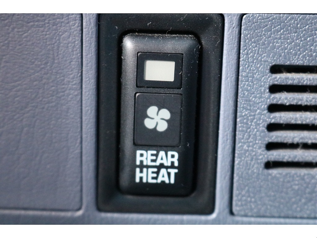 リアヒータースイッチ
