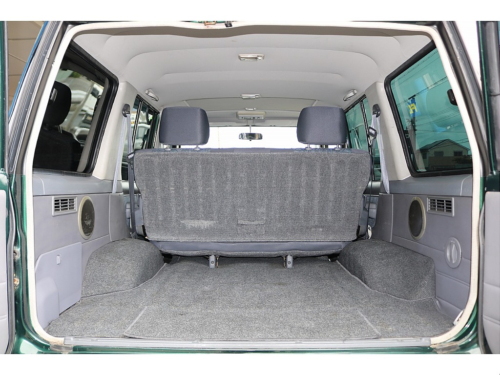 広々としたラゲッジルームは、キャンプやお出かけで大活躍ですね♪