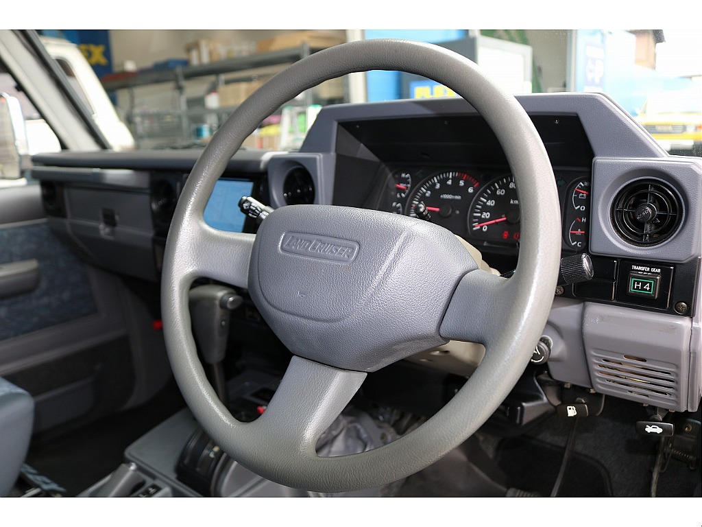 トヨタ ランドクルーザー70(10枚目)