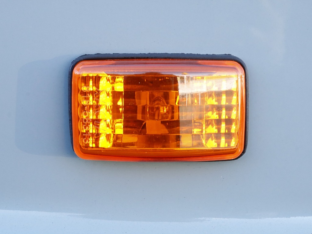 オレンジサイドマーカー