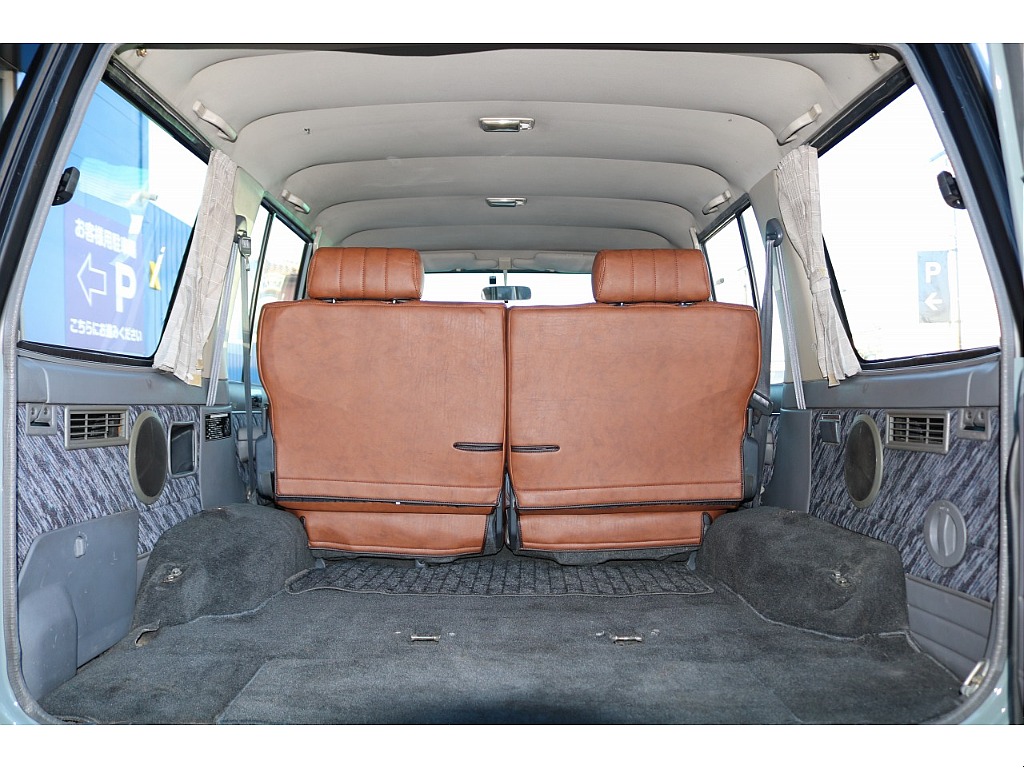 外観からみて、意外と狭い？と思うお客様も少なくないと思います。ですが、この空間に自分オリジナルの荷物の積み方で荷物を積むのも楽しいですよ♪