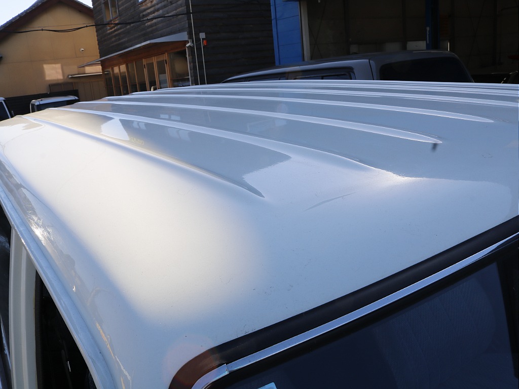 ルーフのペイントも綺麗な状態になります！！車の中でもたくさん日が当たる部分のなるので綺麗だと安心感がありますよね！