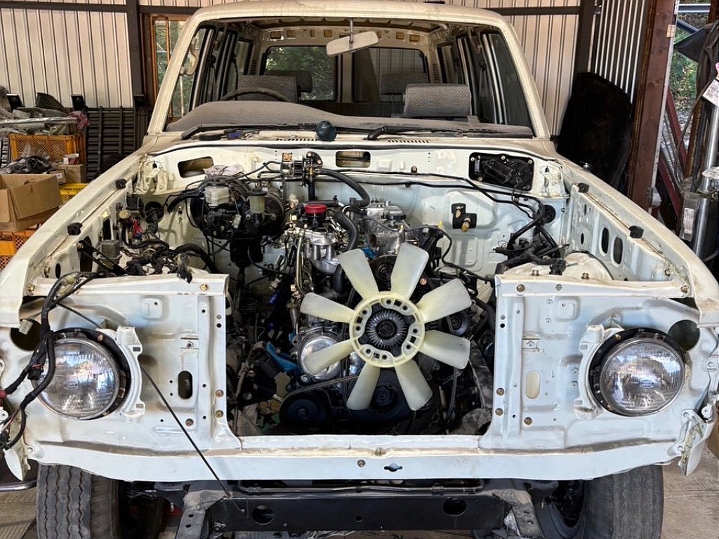 5速マニュアル！操作性がより感じられて運転が楽しくなりますね♪