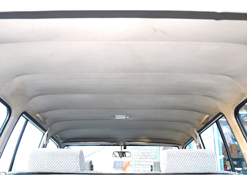 天張りになります！中古車ではたまにヤニ汚れで真っ黒なお車などもありますので中古車選びでは重要なチェックポイントです！