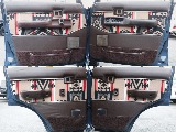 内張りの生地は特徴のある仕上がりとなっています。レトロでオシャレな車内空間をお楽しみいただけます。