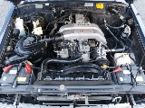 エンジンルームは御覧の通りです。
