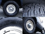 ホイールは輸出用鉄ホイール（ホワイトペイント）、タイヤはYOKOHAMAジオランダーX-AT(31/10.5/15)となります。
