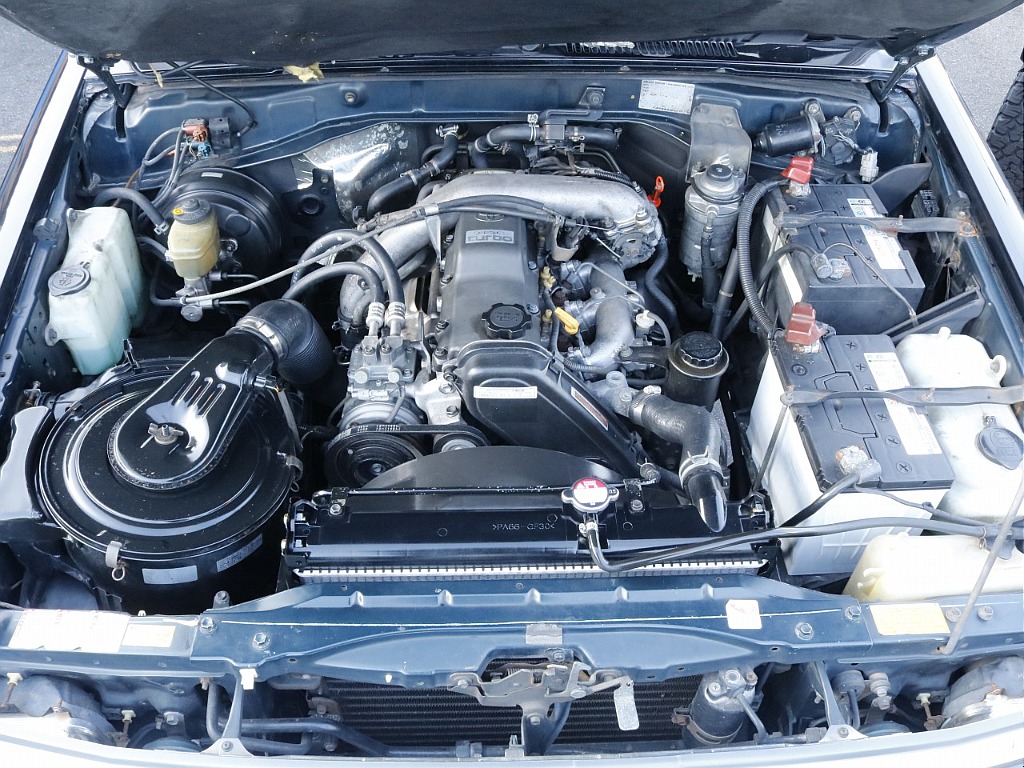 エンジンルームの状態もいいです。