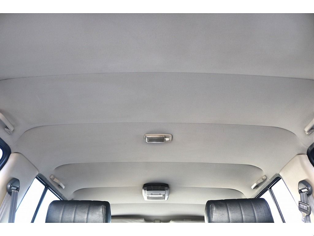 天張りになります！中古車ではたまにヤニ汚れで真っ黒なお車などもありますので中古車選びでは重要なチェックポイントです！