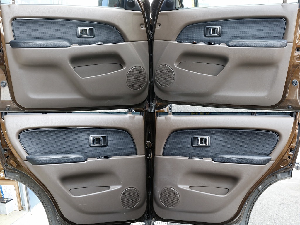 内張り、大きな傷や汚れもなく、きれいな状態です！オリジナルの生地をリペア等が最近のトレンドになっておりますが、こちらはシートに特徴がありますので、シンプルな状態のほうがオススメです！