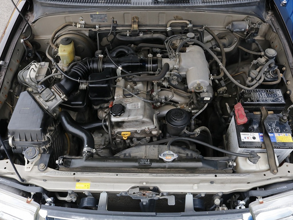 エンジンルームの状態も良いです。