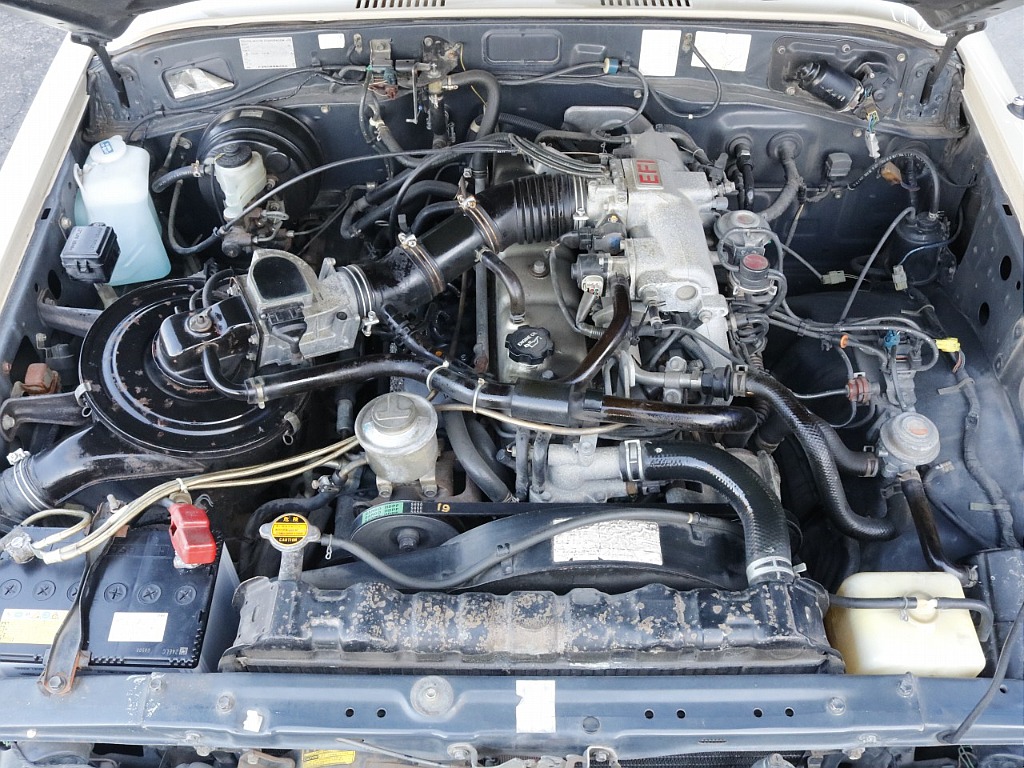 エンジンルームの状態もいいです。