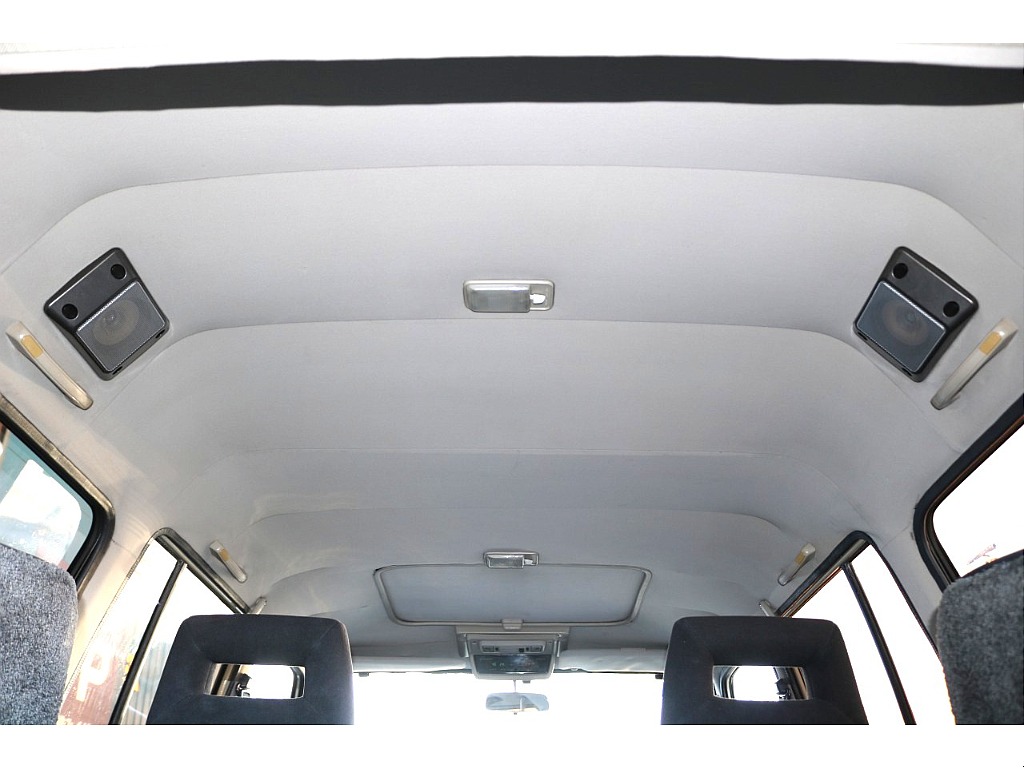 天張りになります！中古車ではたまにヤニ汚れで真っ黒なお車などもありますので中古車選びでは重要なチェックポイントです！