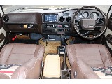 ペンドルトンシートカバーと茶色の内装がマッチしていてオシャレな車内空間となります♪