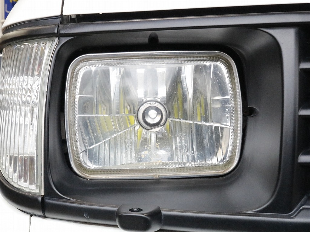 角目ヘッドライト