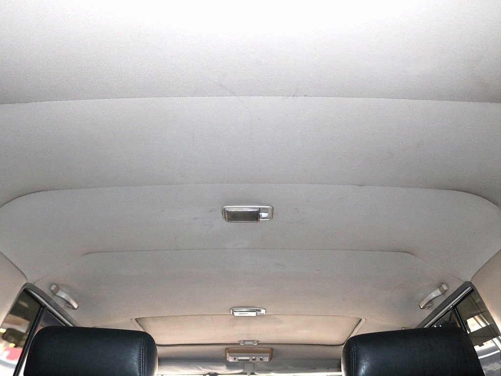 天張りになります！中古車ではたまにヤニ汚れで真っ黒なお車などもありますので中古車選びでは重要なチェックポイントです！