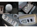 使用感が出やすいシフトレバー、サンルーフ操作部の状態も良いです。