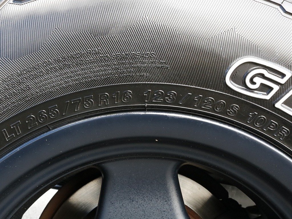 タイヤは新品ジオランダーX-ATとなります