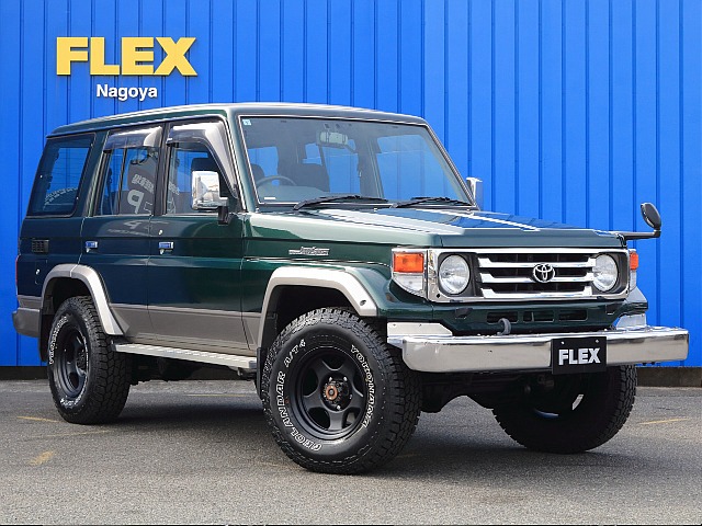 未だ人気の絶えないランドクルーザー70！！エンジン音は驚かれるほど魅力的で走れば力強さが伝わる走破性の高い乗り味になっています！！ランクル70にしかない感覚を是非体感して下さい！！