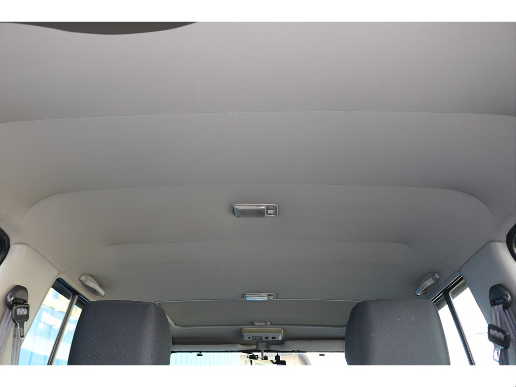 天張りきれいな状態です！中古車ではたまにヤニ汚れで真っ黒なお車などもありますので中古車選びでは重要なチェックポイントです！