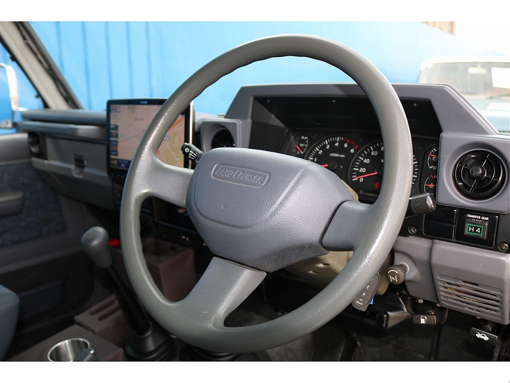 純正ステアリングになります〇お好みでナルディへ交換もオシャレでオススメですよ！お気軽にご相談下さい！