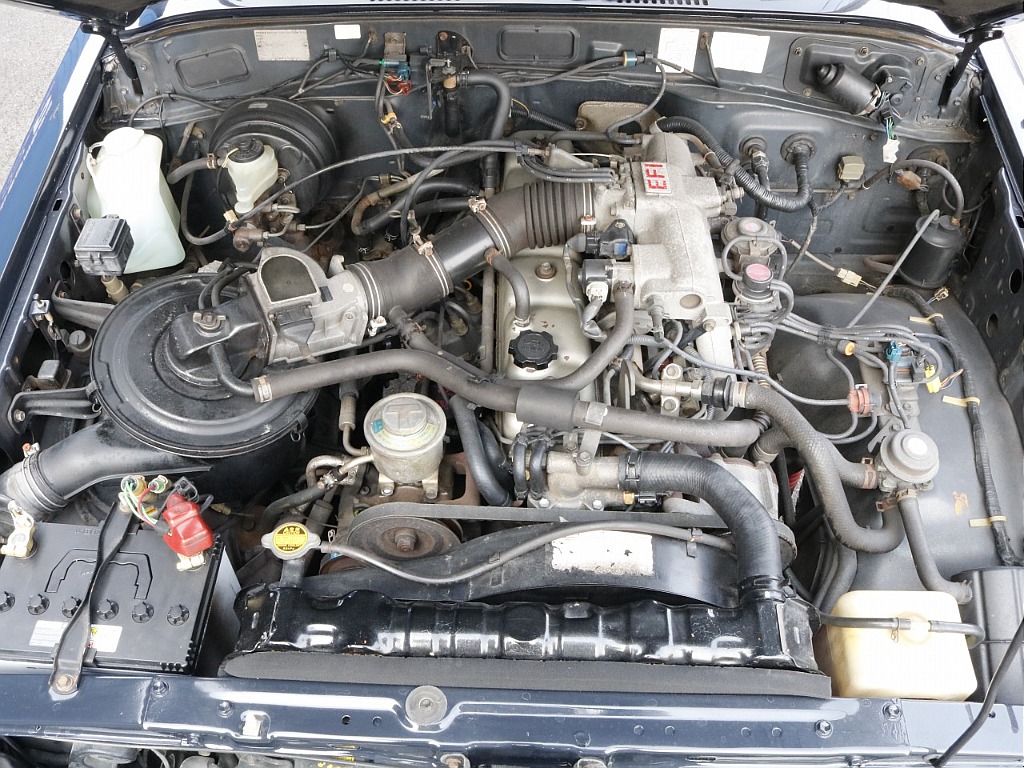 エンジンルームは御覧の通りです。