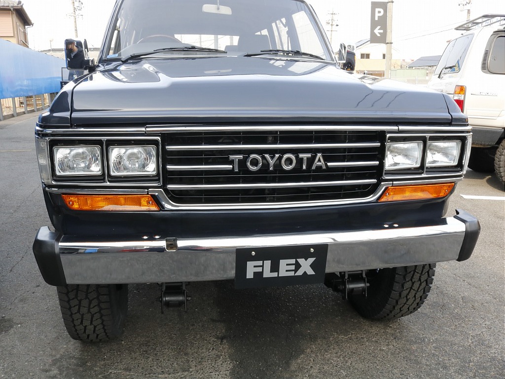 角目2灯のフロントフェイスは迫力大です。