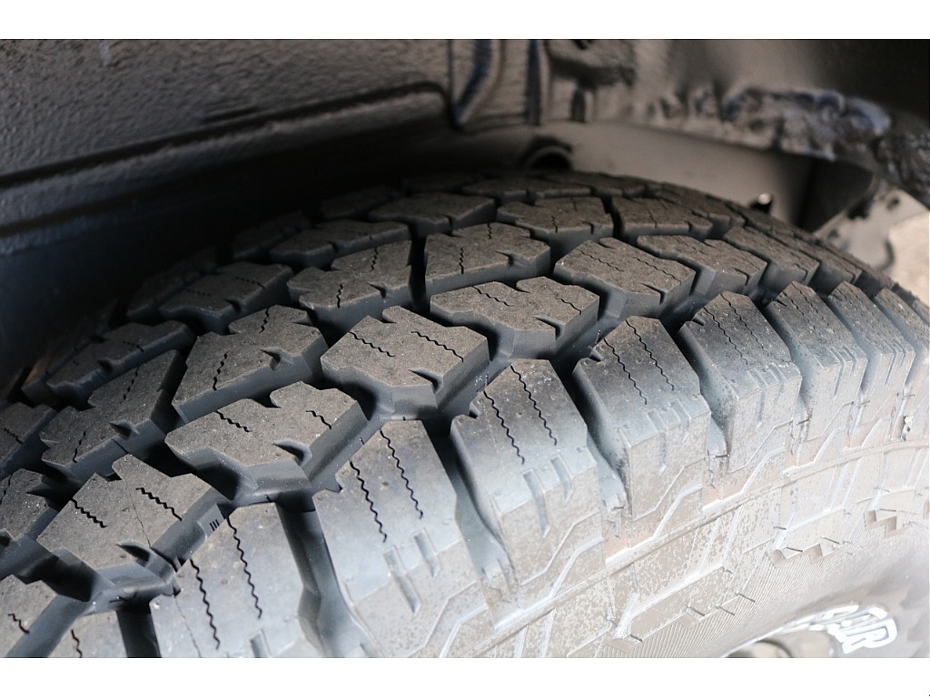 新品なので、溝もバッチリです。